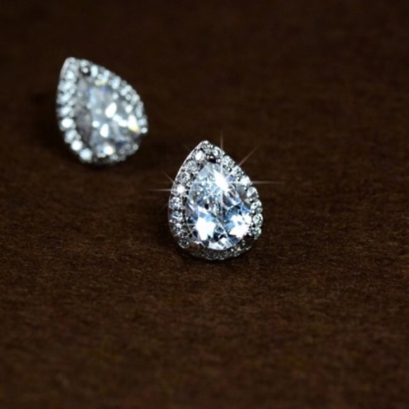 NEW!๐๐TEARDROP! PAVE CZ STUDS!๐๐HIGH QUALITY! - Picture 6 of 8